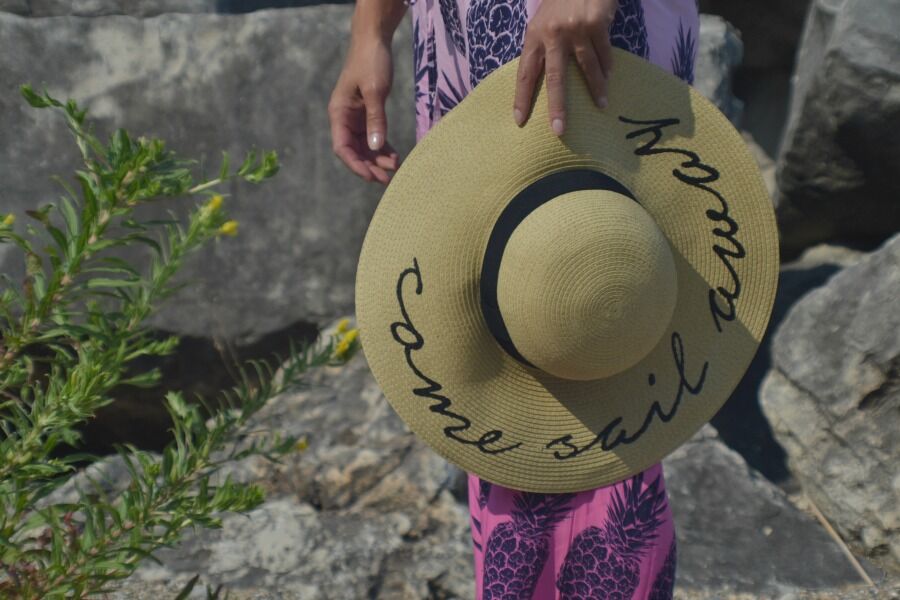 Beach-hat close-up