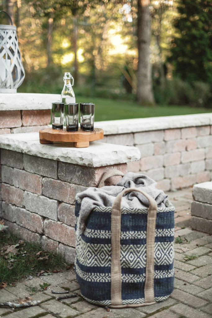 Jute Bag, Throws, Wood Board all Seasons 440