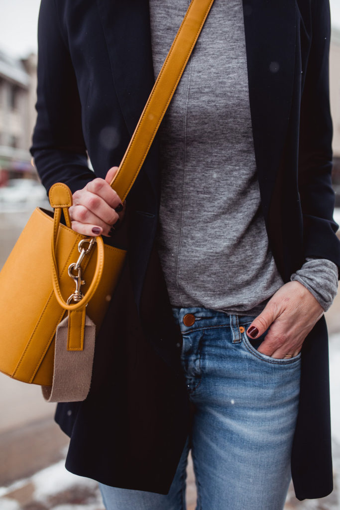 How to Minimize Your Wardrobe and Create a Capsule Wardrobe